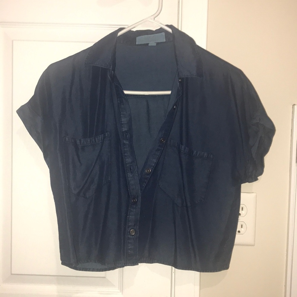 Women’s crop button up
